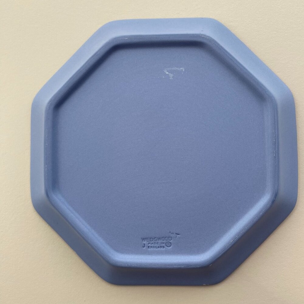 Wedgwood Blue Jasperware Octagonal Plate with White Motif - Muses with Pegasus - Picture 6 of 6